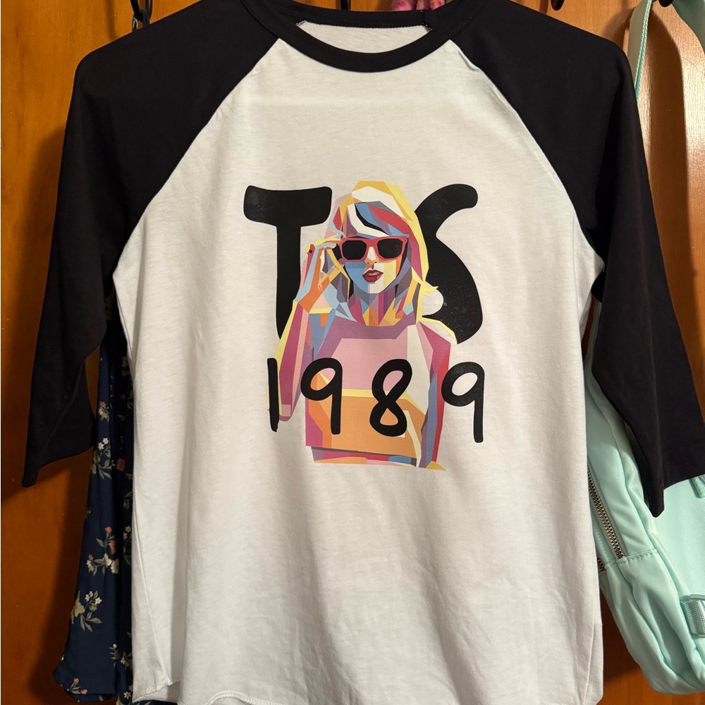 Taylor Swift Unofficial Graphic Raglan T-Shirt 1989 Design